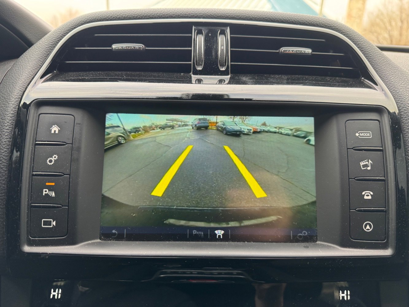 Used 2018 Jaguar F-PACE Premium image 15