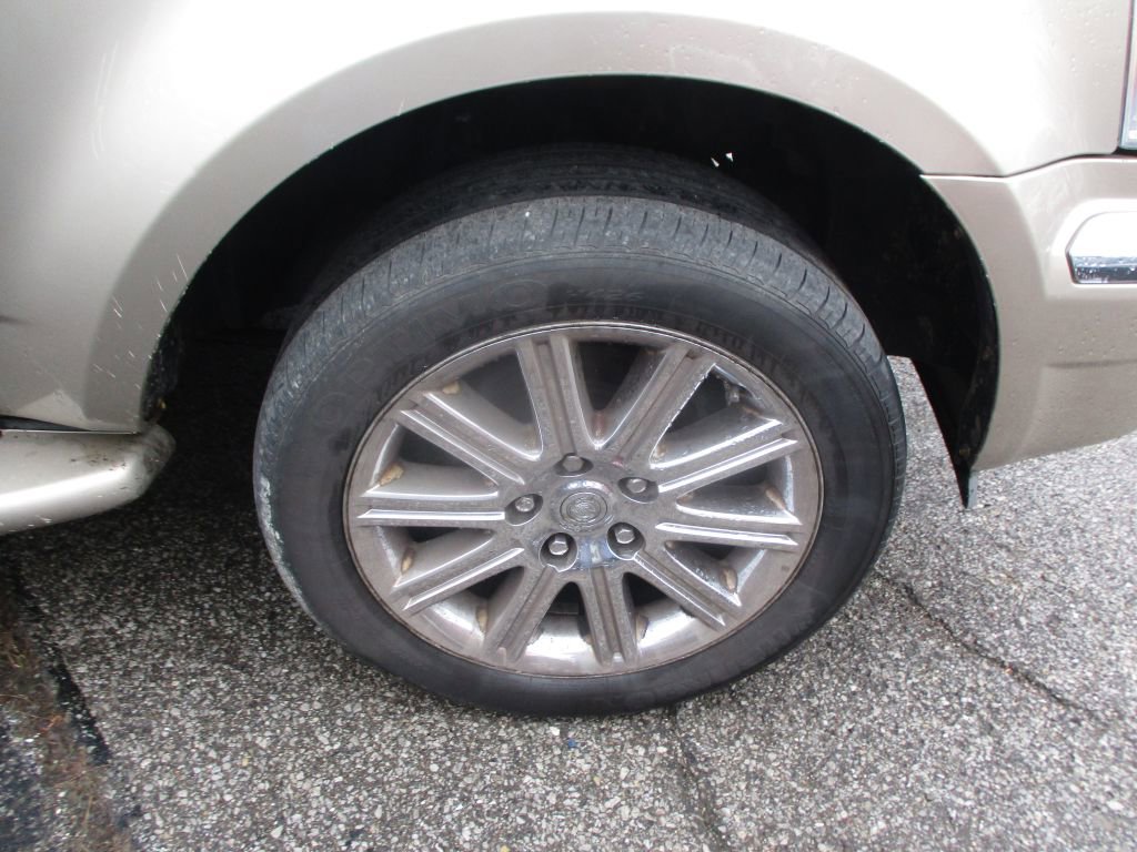 Used 2008 Chrysler Aspen Limited image 4