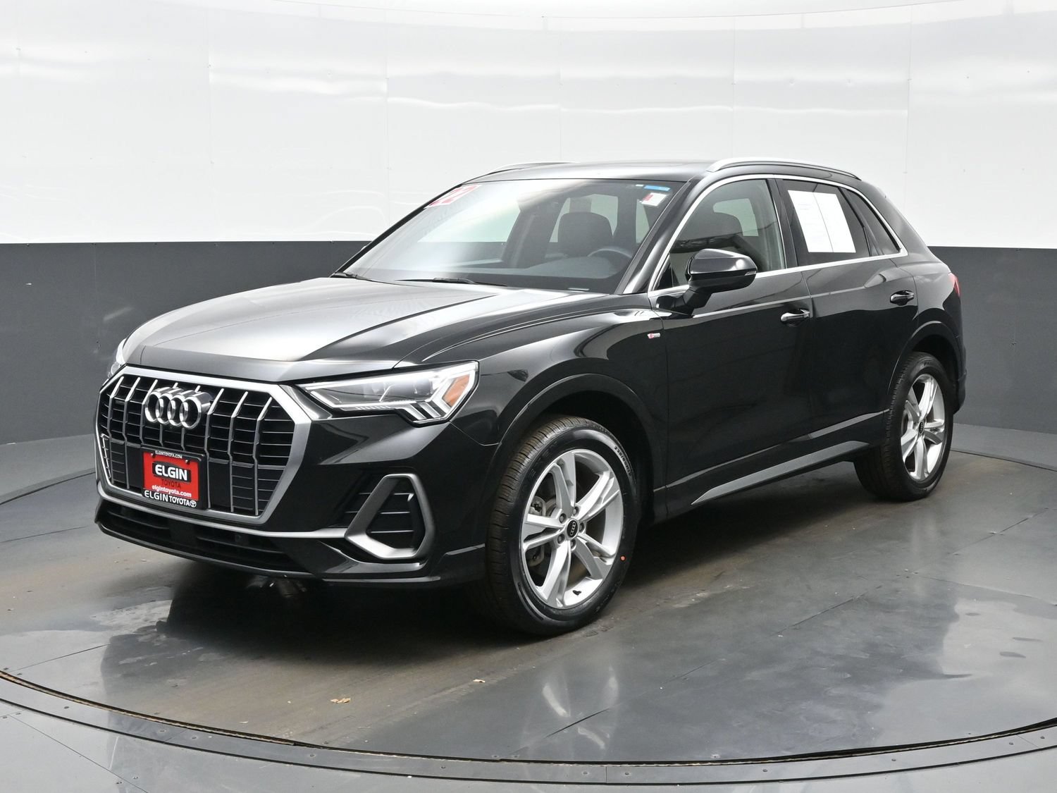 Used 2022 Audi Q3 2.0T Premium Plus w/ Premium Plus Package AWD/4WD image 2