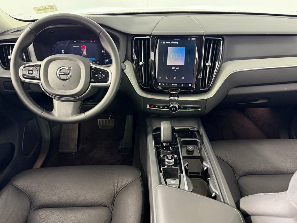 Used 2025 Volvo XC60 B5 Plus image 19