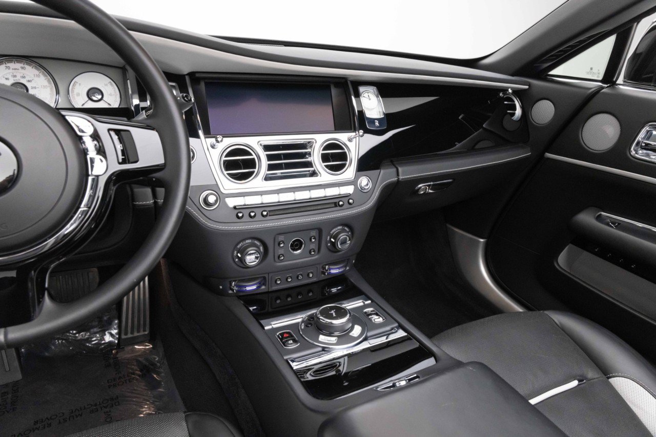 Used 2019 Rolls-Royce Dawn RWD image 22