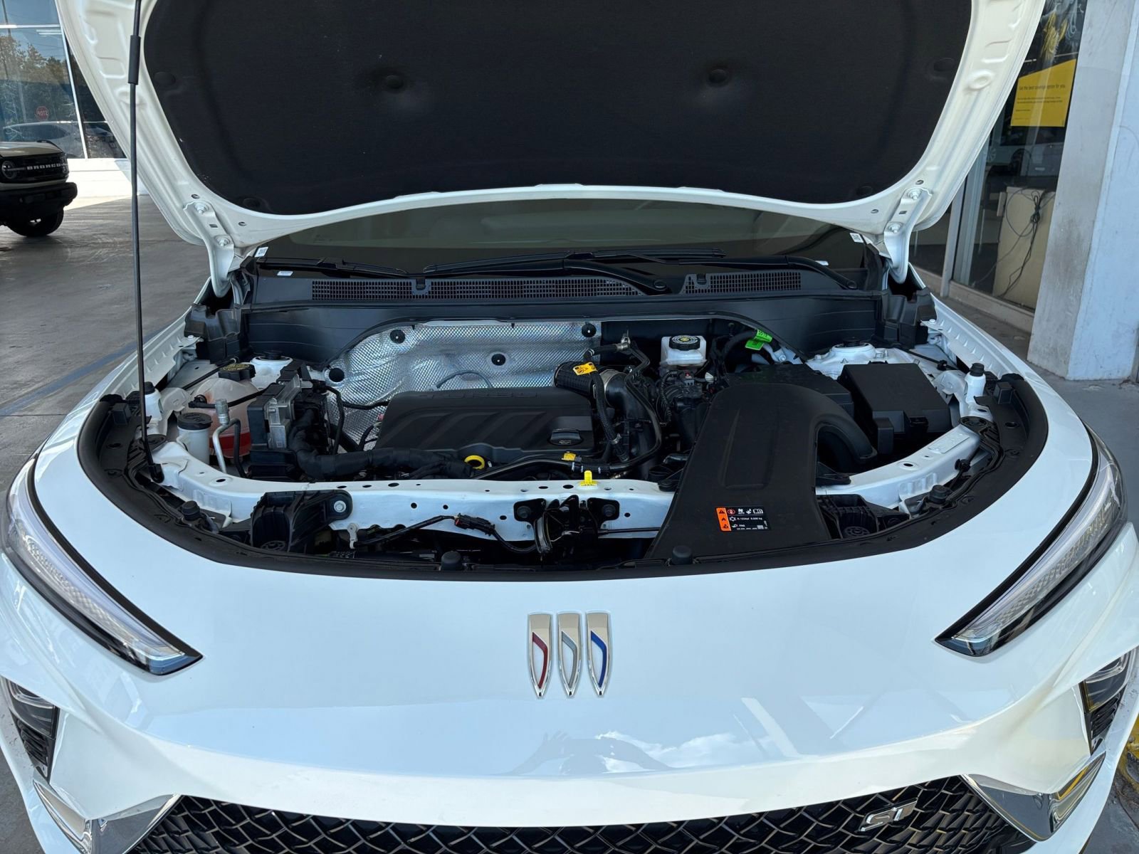 Used 2025 Buick Envista Sport Touring image 32