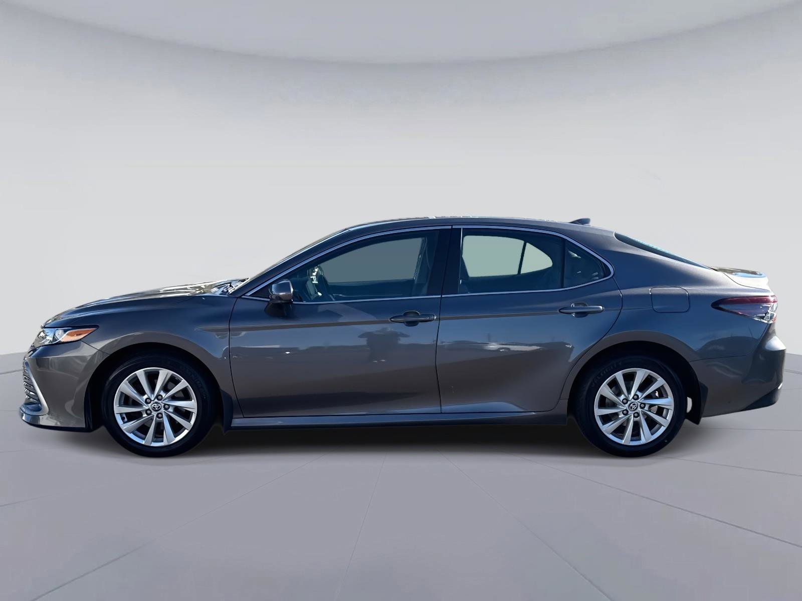 Used 2021 Toyota Camry LE image 7
