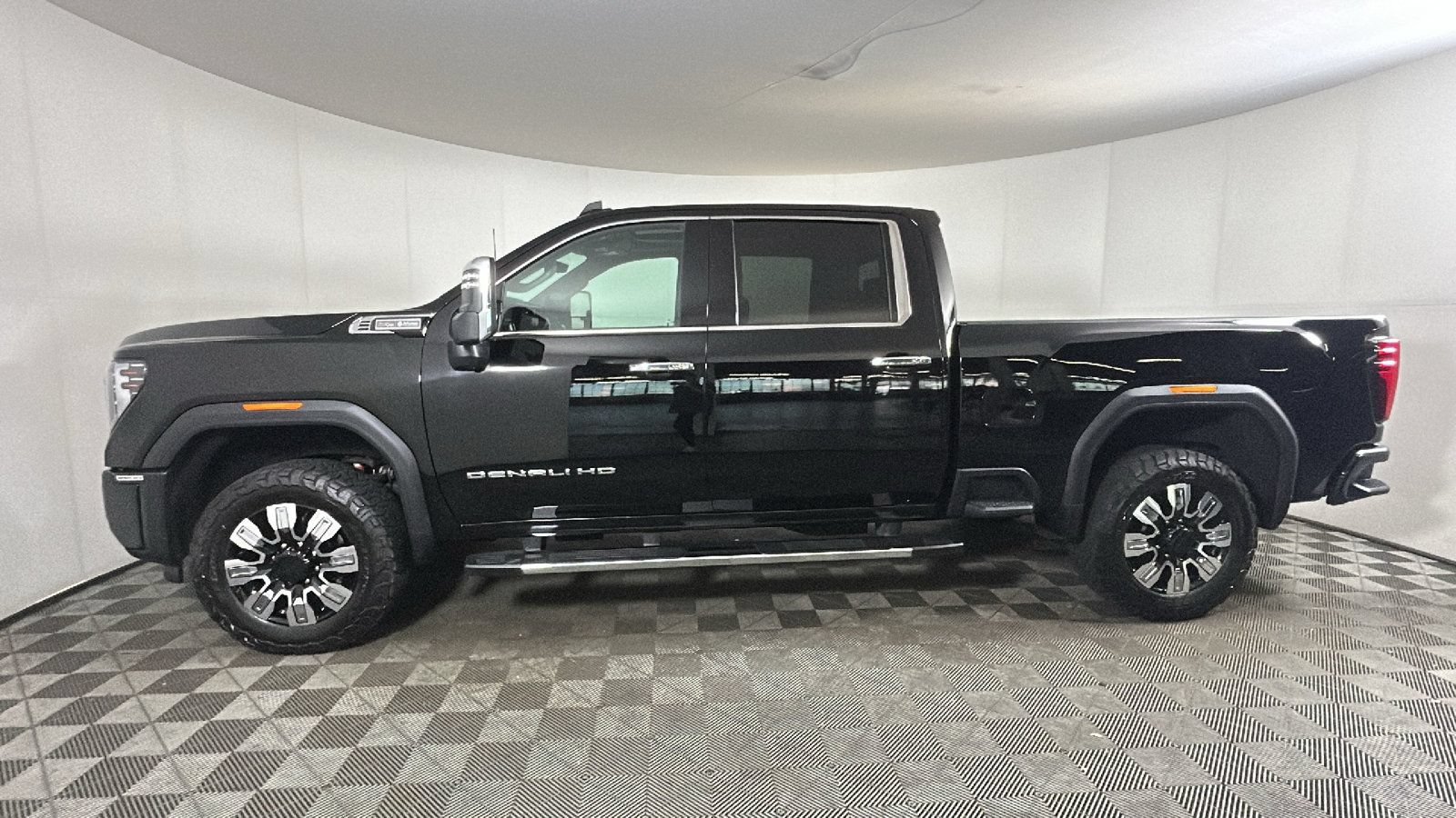 Used 2025 GMC Sierra 2500 Denali w/ Denali Reserve Package AWD/4WD image 7