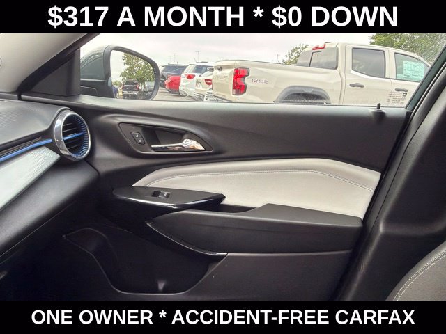 Used 2025 Chevrolet Trax LT FWD image 27