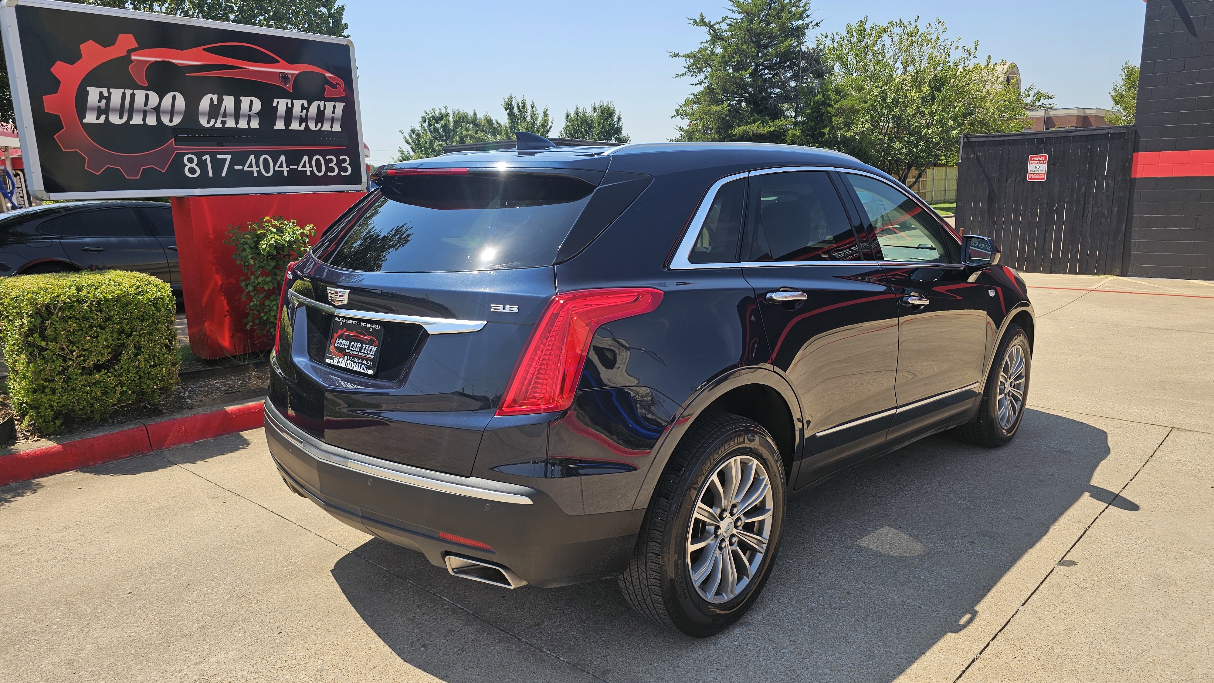 Used 2017 Cadillac XT5 Luxury w/ Driver Awareness Package FWD image 8