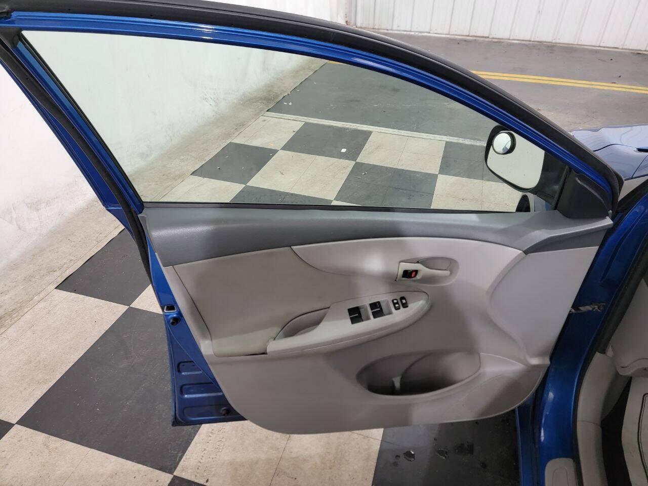 Used 2009 Toyota Corolla FWD image 9