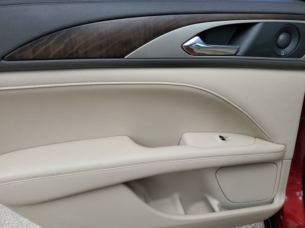 Used 2017 Lincoln MKZ Reserve FWD image 10