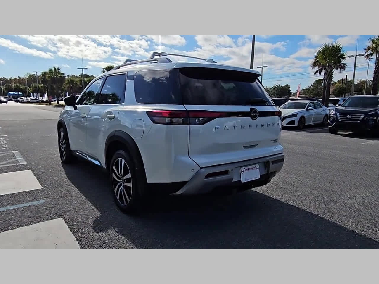 Used 2024 Nissan Pathfinder Platinum w/ Cargo Package image 31