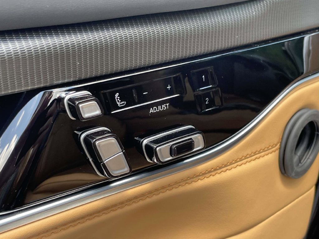 New 2026 Jeep Grand Wagoneer L Summit AWD/4WD image 26