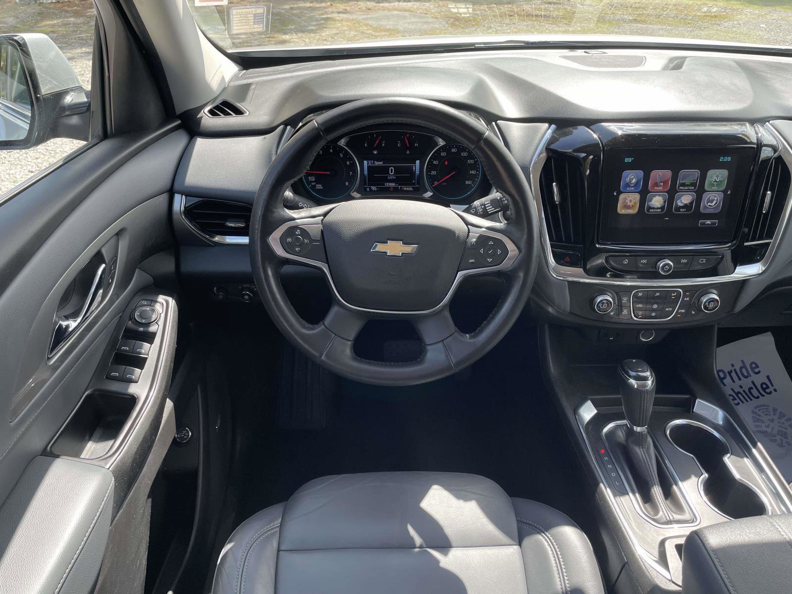 Used 2018 Chevrolet Traverse LT image 2