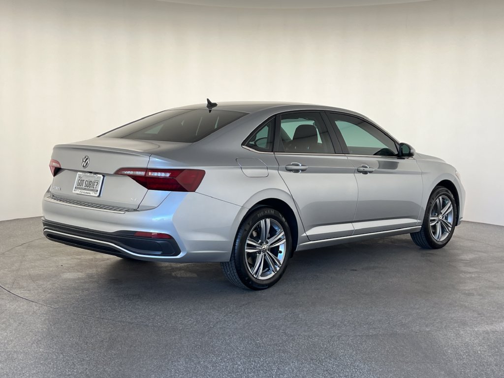 Used 2023 Volkswagen Jetta SE FWD image 3