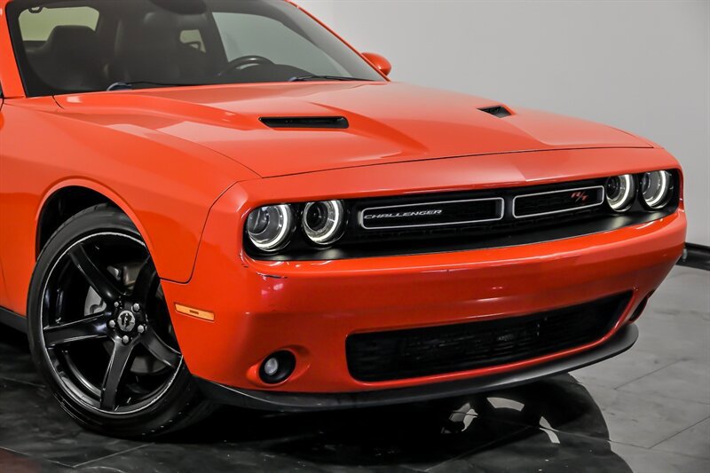 Used 2016 Dodge Challenger SXT Plus RWD image 2