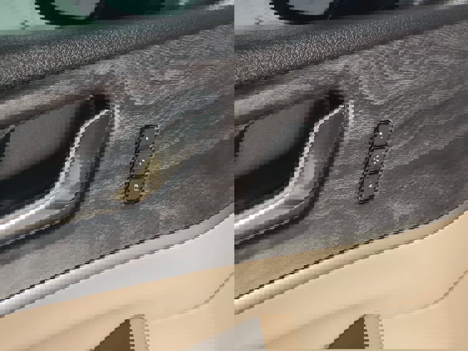 Used 2024 Jeep Grand Cherokee Limited w/ Black Appearance Package image 20