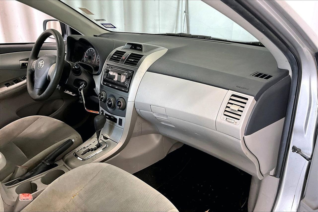 Used 2012 Toyota Corolla LE FWD image 28