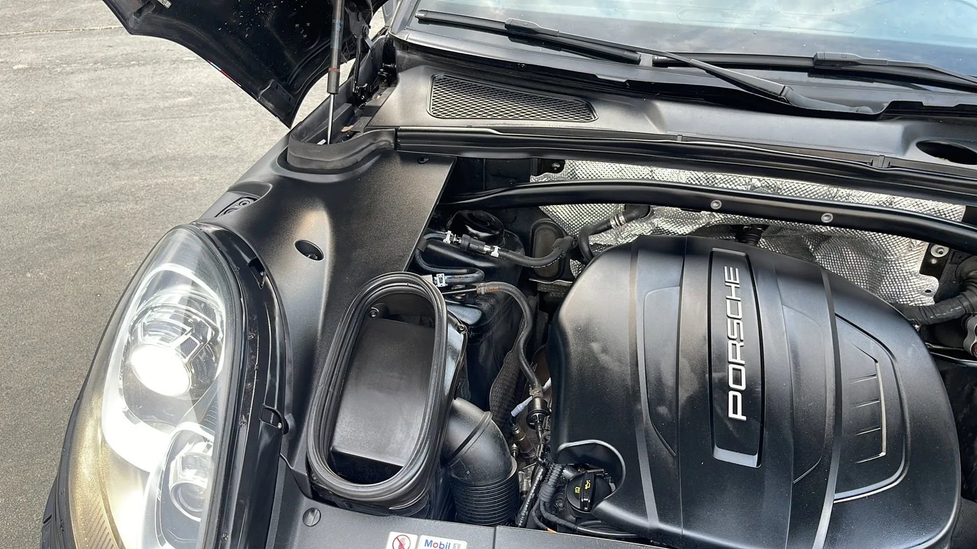 Used 2017 Porsche Macan image 28