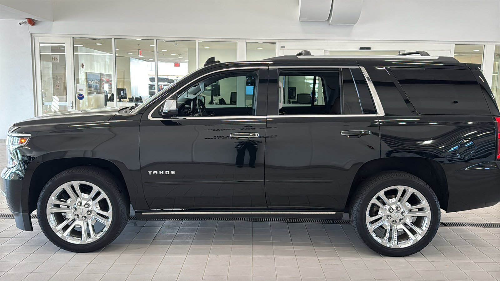 Used 2020 Chevrolet Tahoe Premier w/ Premier Plus Edition AWD/4WD image 8