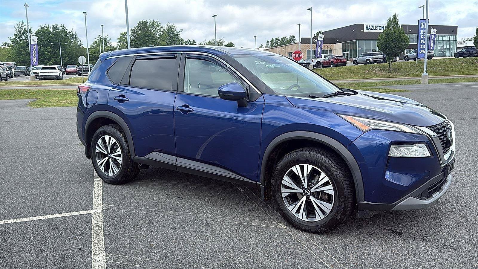 Used 2022 Nissan Rogue SV FWD image 2