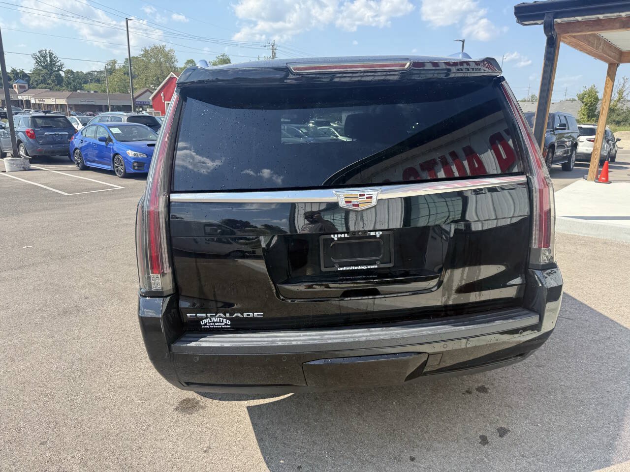 Used 2017 Cadillac Escalade Luxury AWD/4WD image 10