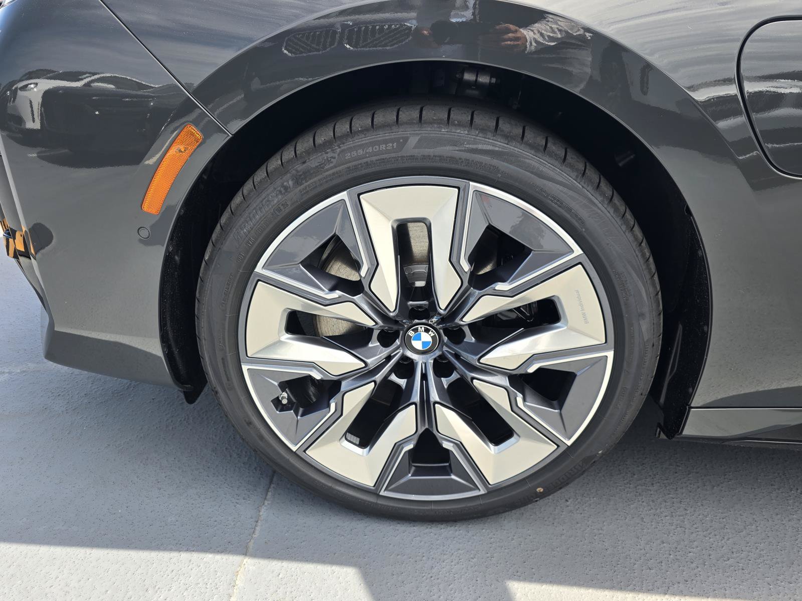 New 2026 BMW 750e xDrive w/ Premium Package AWD/4WD image 7