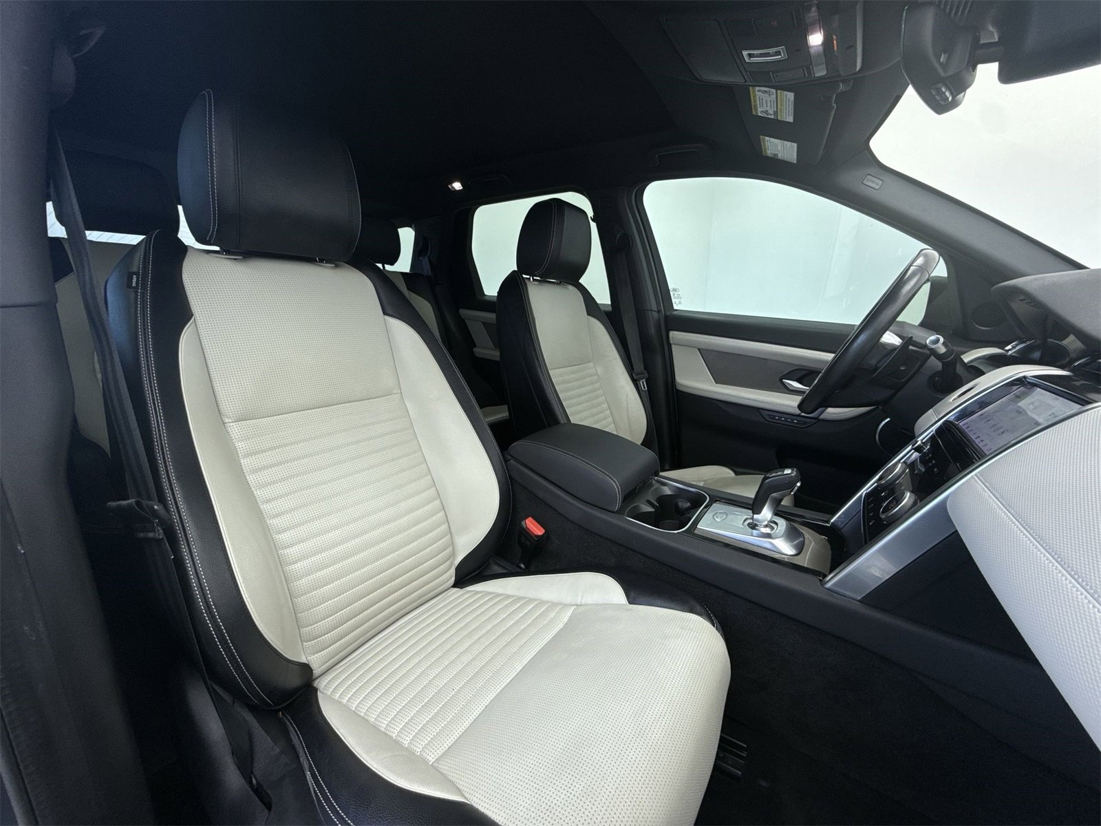 Used 2020 Land Rover Discovery Sport SE R-Dynamic image 13