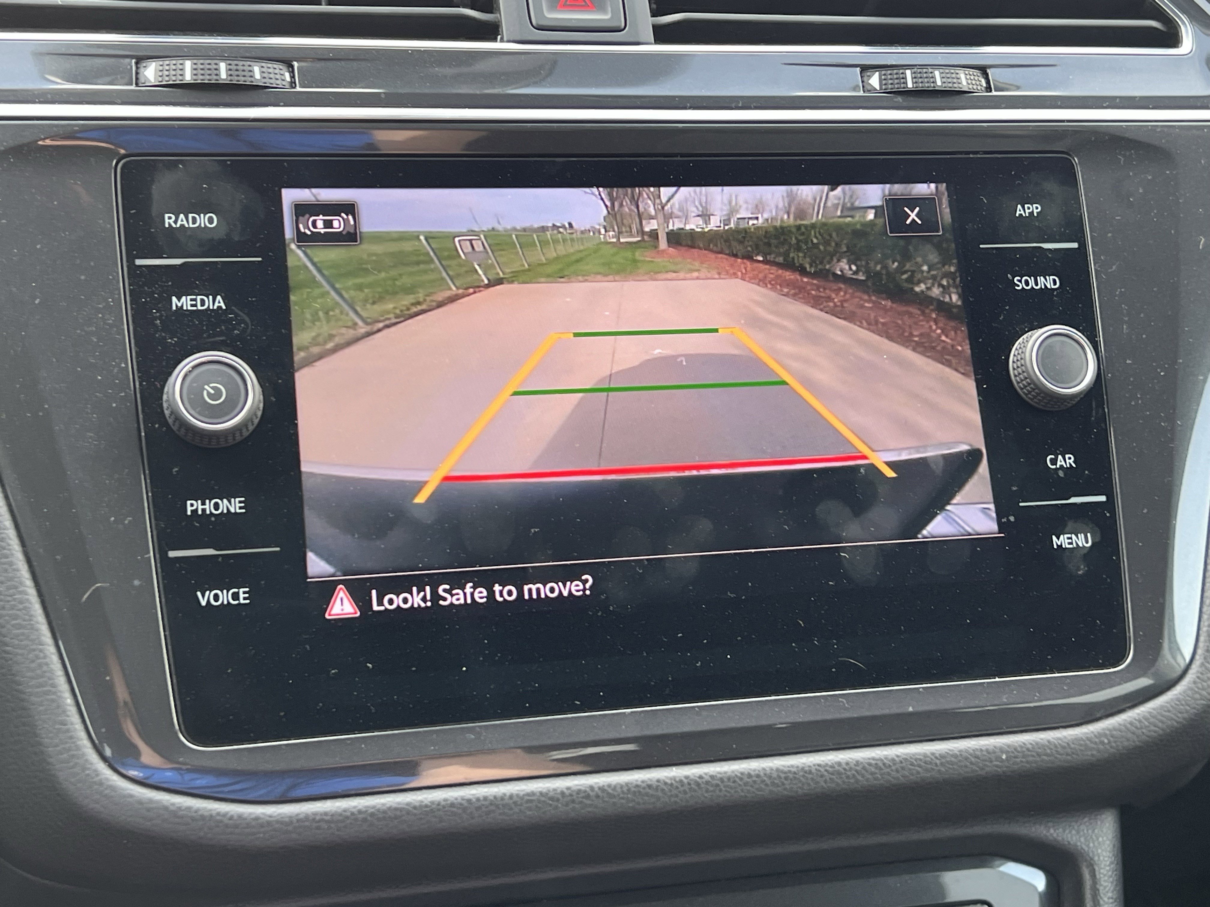 Used 2022 Volkswagen Tiguan SE image 25