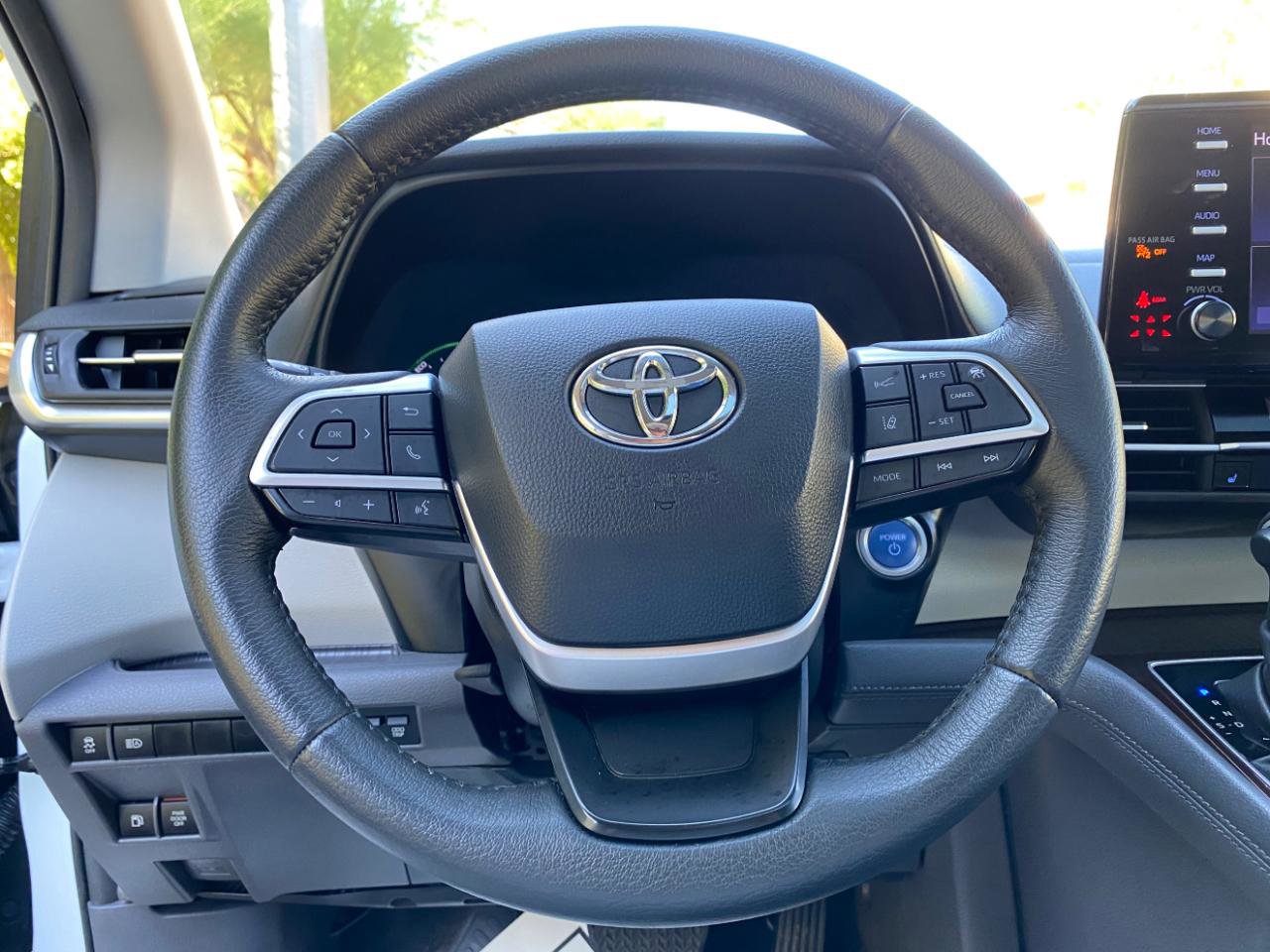 Used 2023 Toyota Sienna XLE FWD image 64