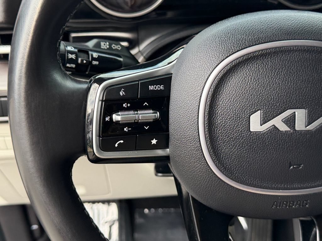 Certified 2022 Kia Carnival SX FWD image 20