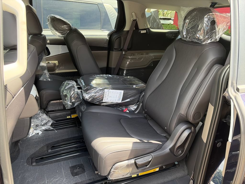 New 2026 Kia Carnival FWD image 22