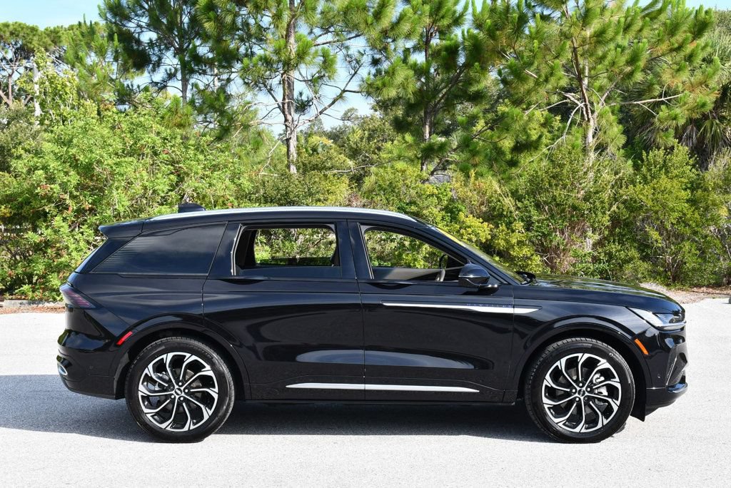 Used 2024 Lincoln Nautilus Reserve w/ Equipment Group 203A AWD/4WD image 33