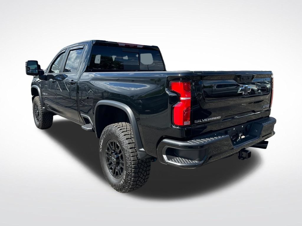 Used 2024 Chevrolet Silverado 2500 ZR2 w/ Technology Package AWD/4WD image 3