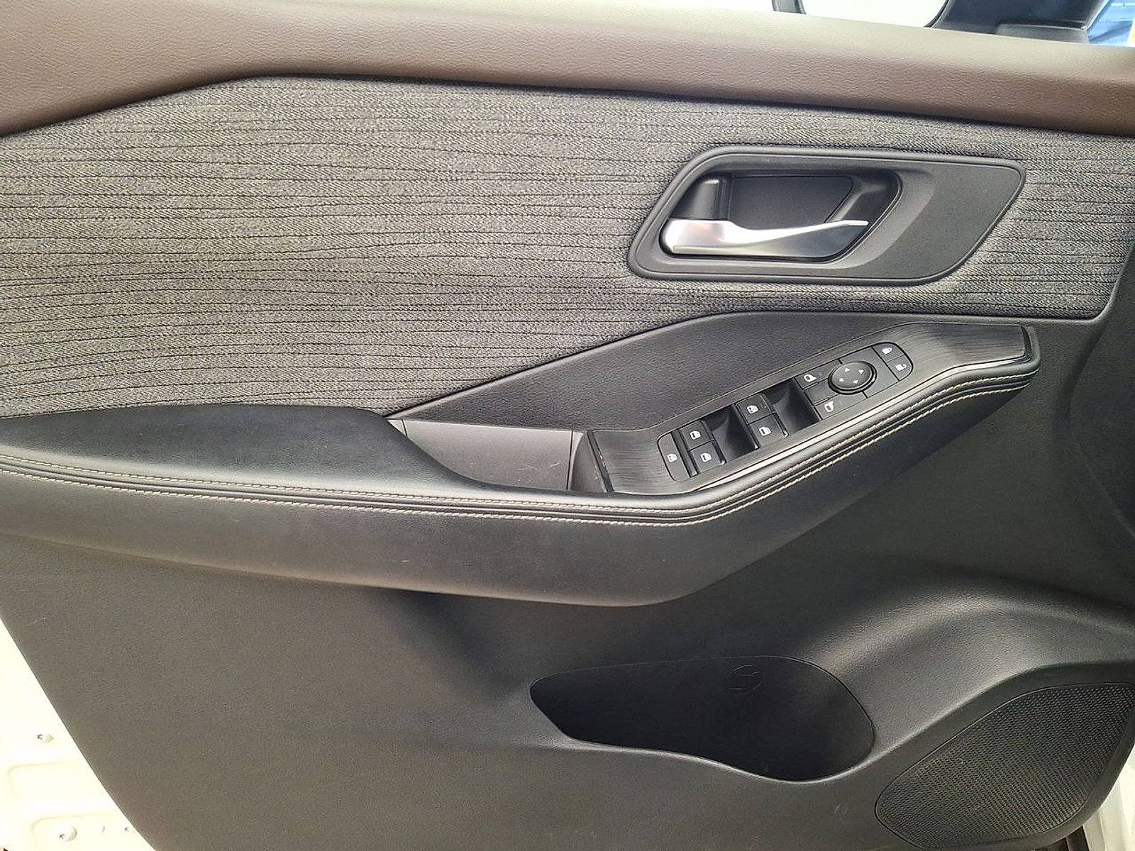 Used 2021 Nissan Rogue SV image 10