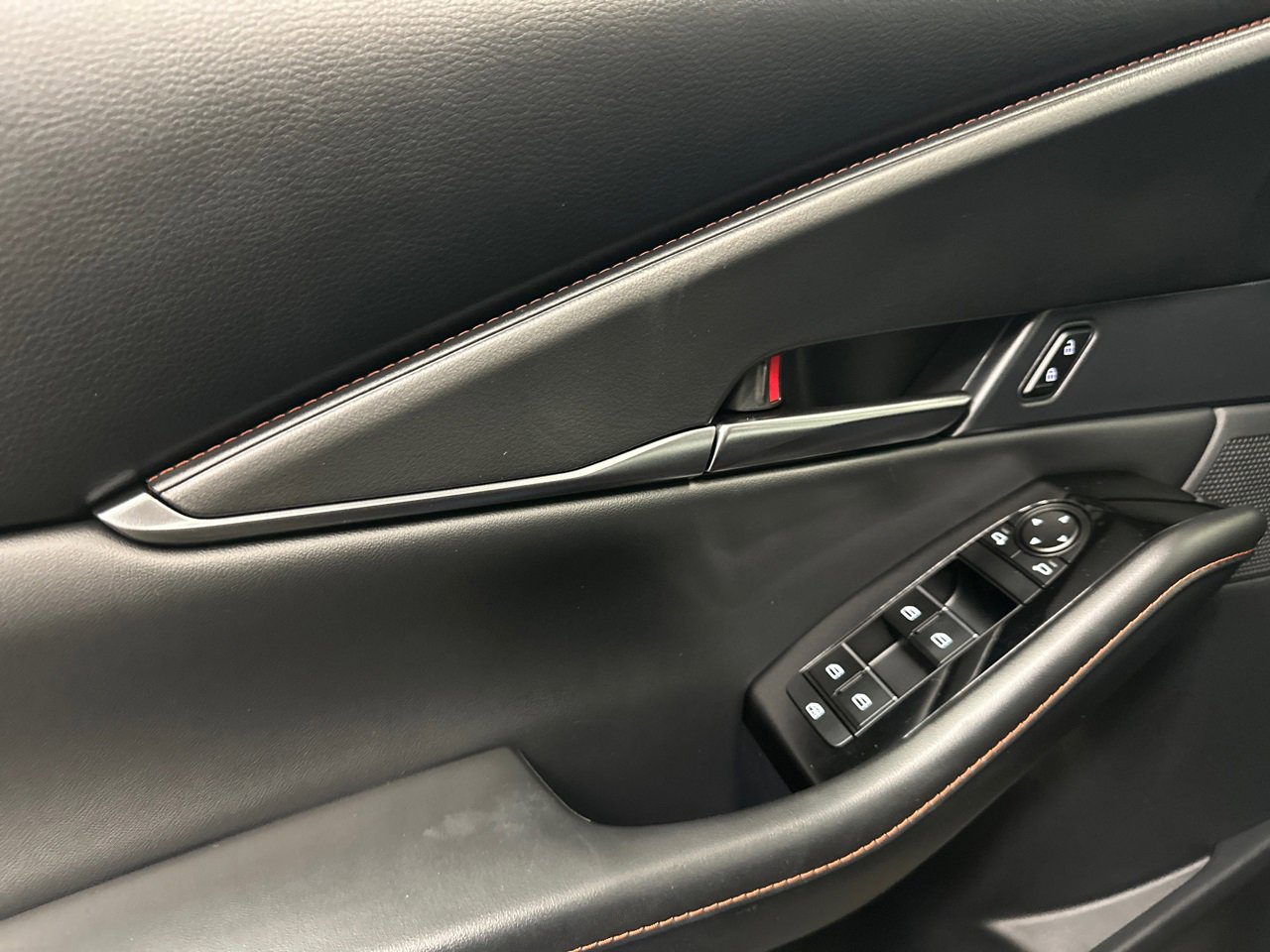 Used 2025 MAZDA CX-30 Carbon image 35