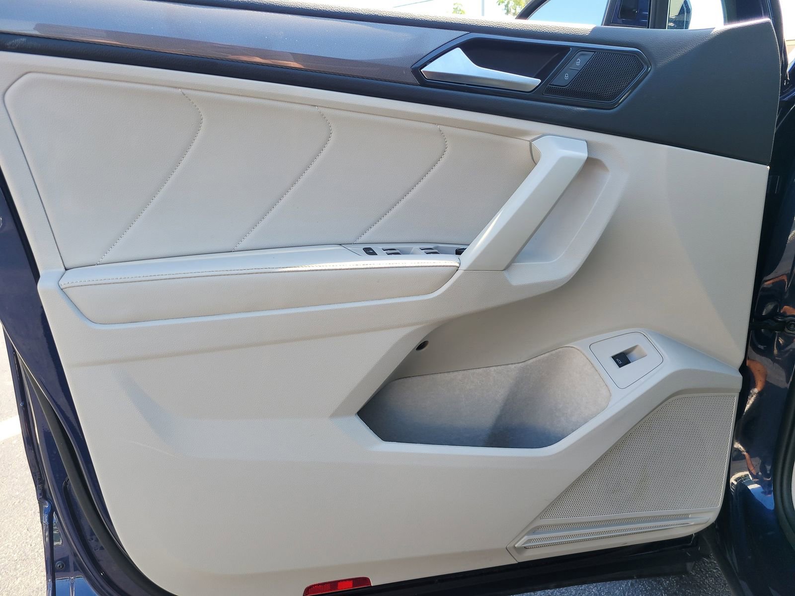 Used 2024 Volkswagen Tiguan SE image 14