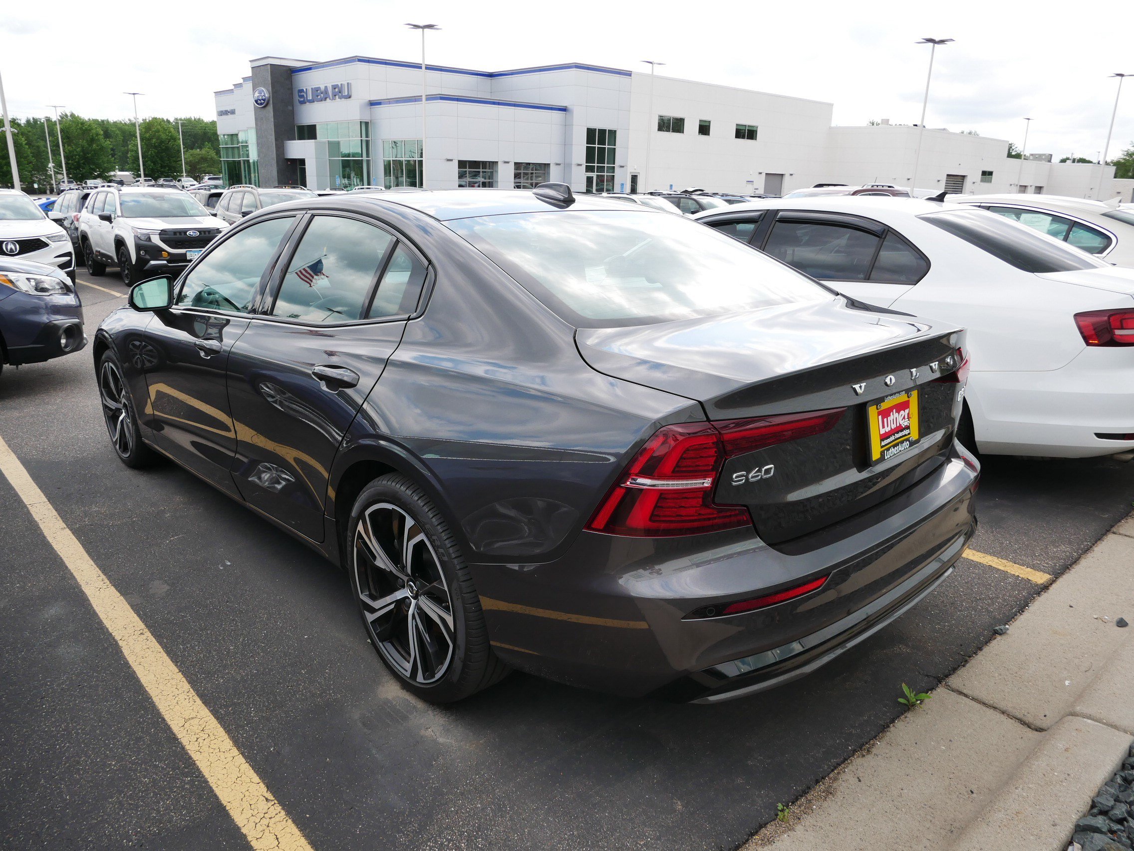 Used 2025 Volvo S60 B5 Core AWD/4WD image 4