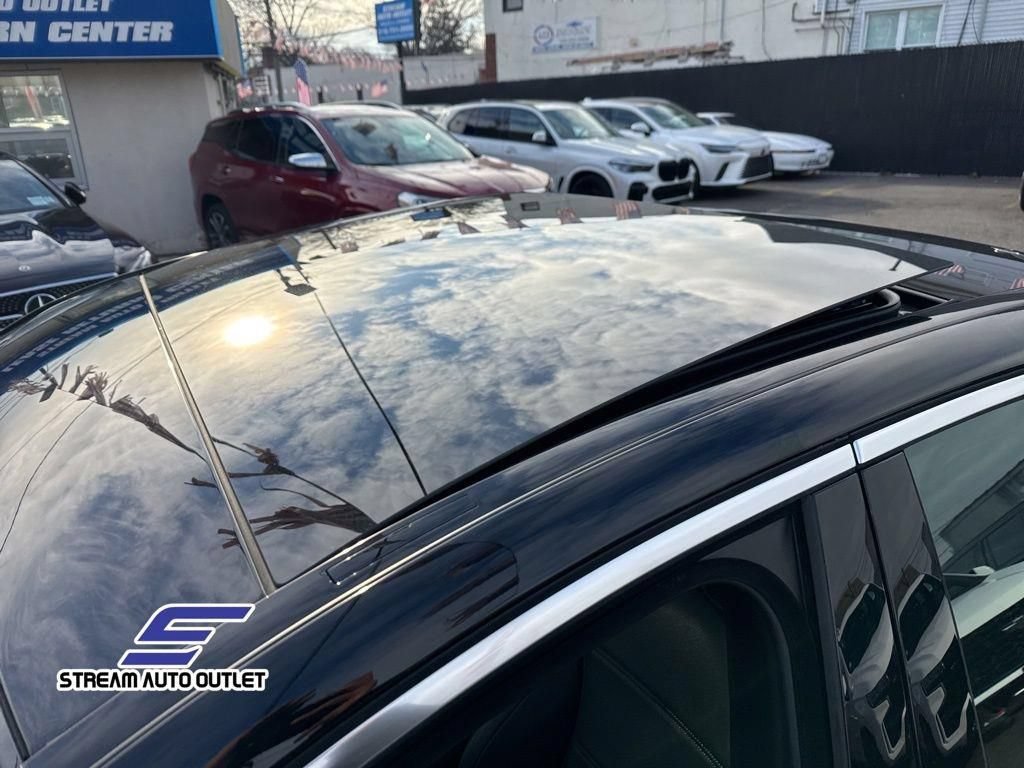 Used 2025 Mercedes-Benz C 300 4MATIC Sedan image 16