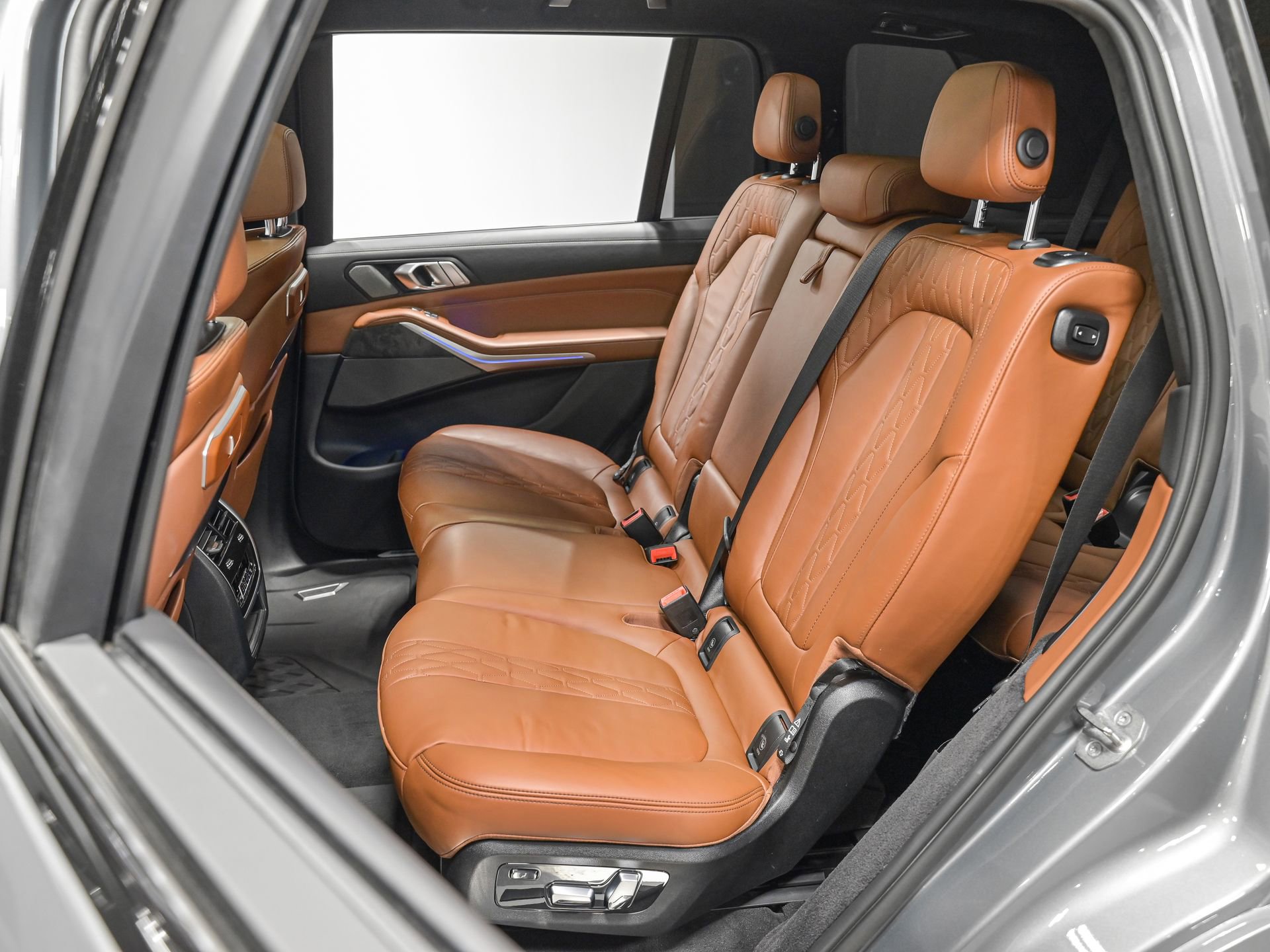 Used 2023 BMW X7 xDrive40i w/ Executive Package image 28