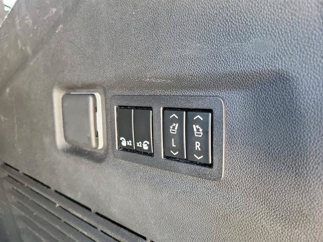 Used 2022 Chevrolet Suburban RST w/ Luxury Package RWD image 26