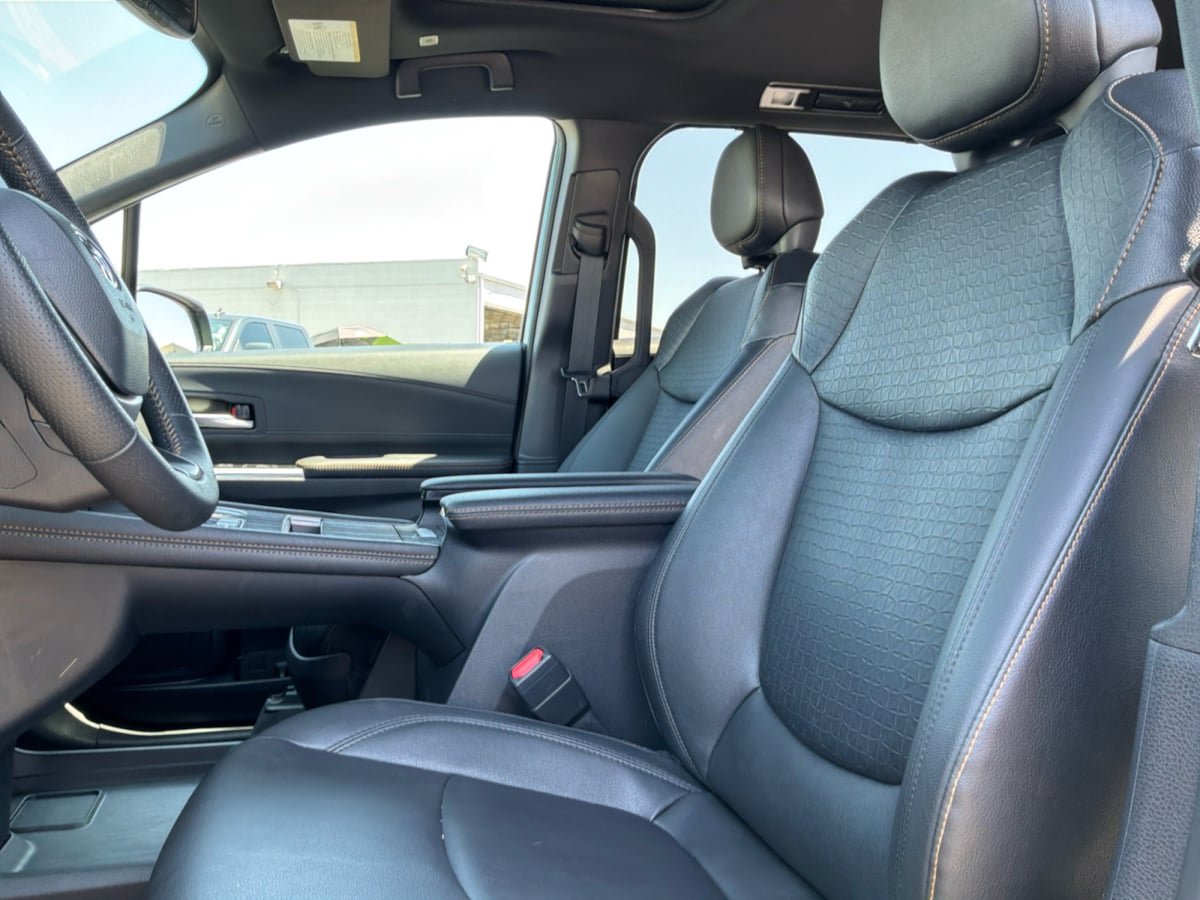 Used 2025 Toyota Sienna XLE Woodland Edition AWD/4WD image 17