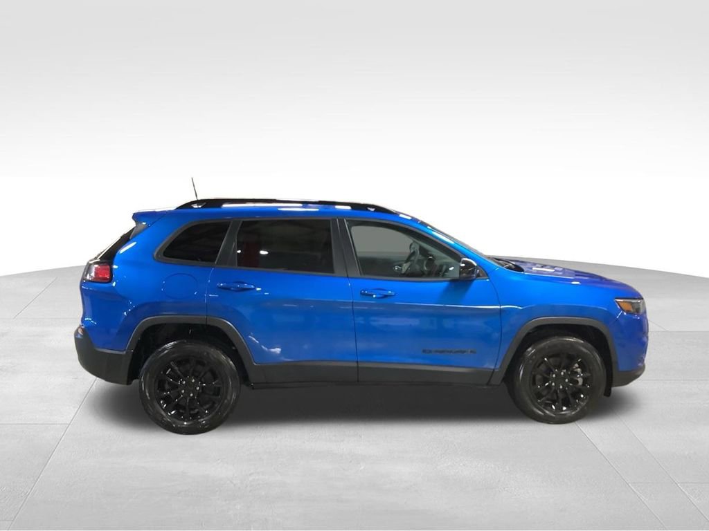 Used 2023 Jeep Cherokee Altitude Lux image 3