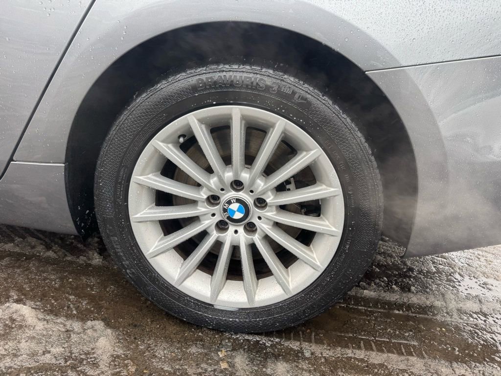 Used 2011 BMW 550i Gran Turismo xDrive image 13