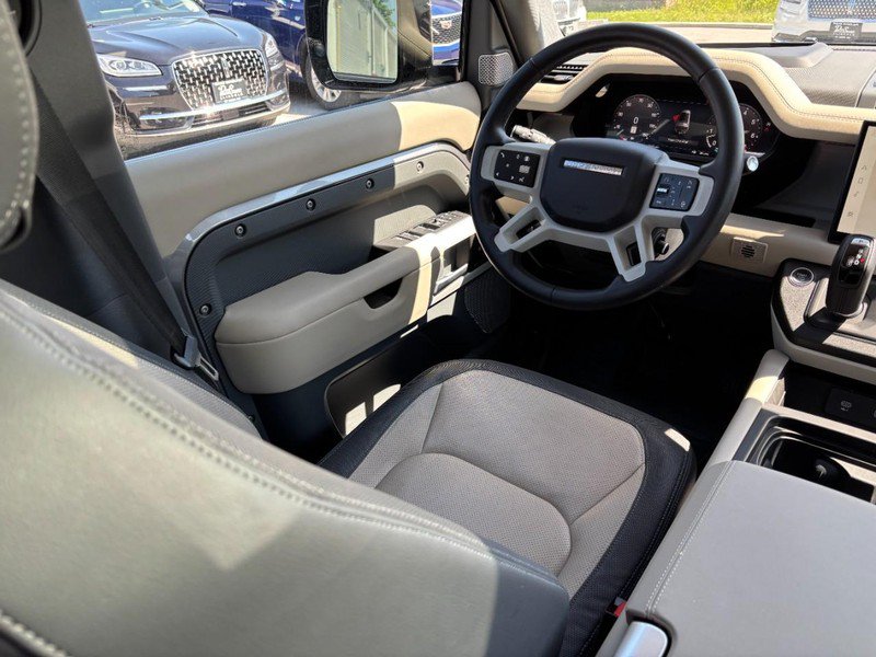 Used 2024 Land Rover Defender 130 X-Dynamic SE AWD/4WD image 13