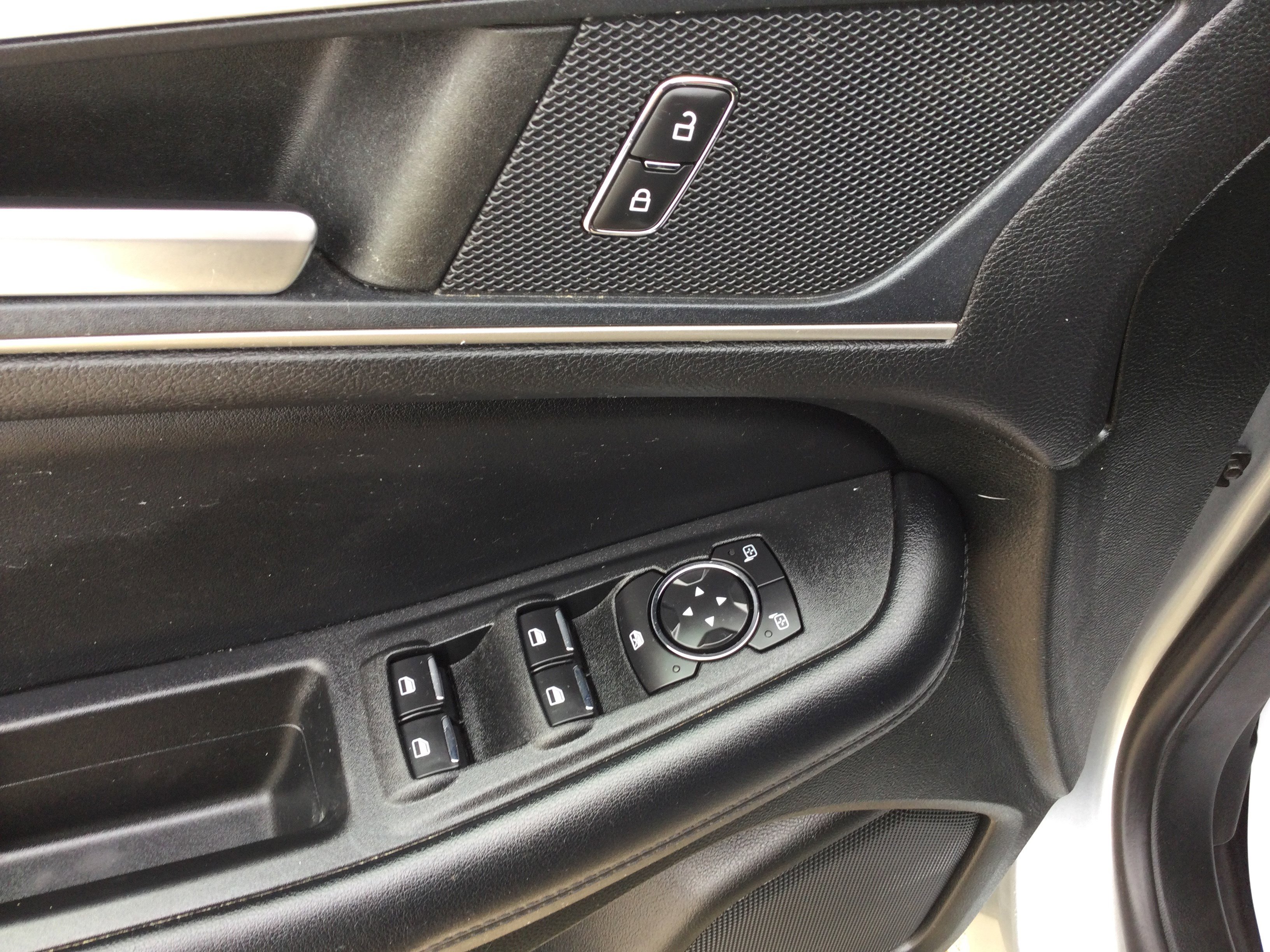 Used 2022 Ford Edge SEL AWD/4WD image 9