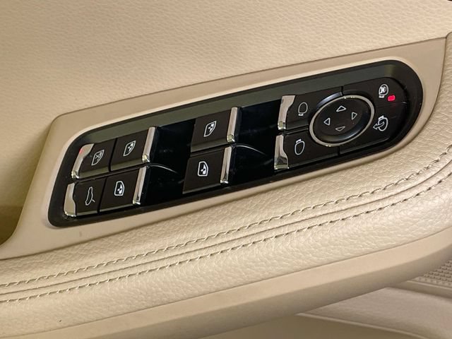 Certified 2020 Porsche Macan AWD/4WD image 38