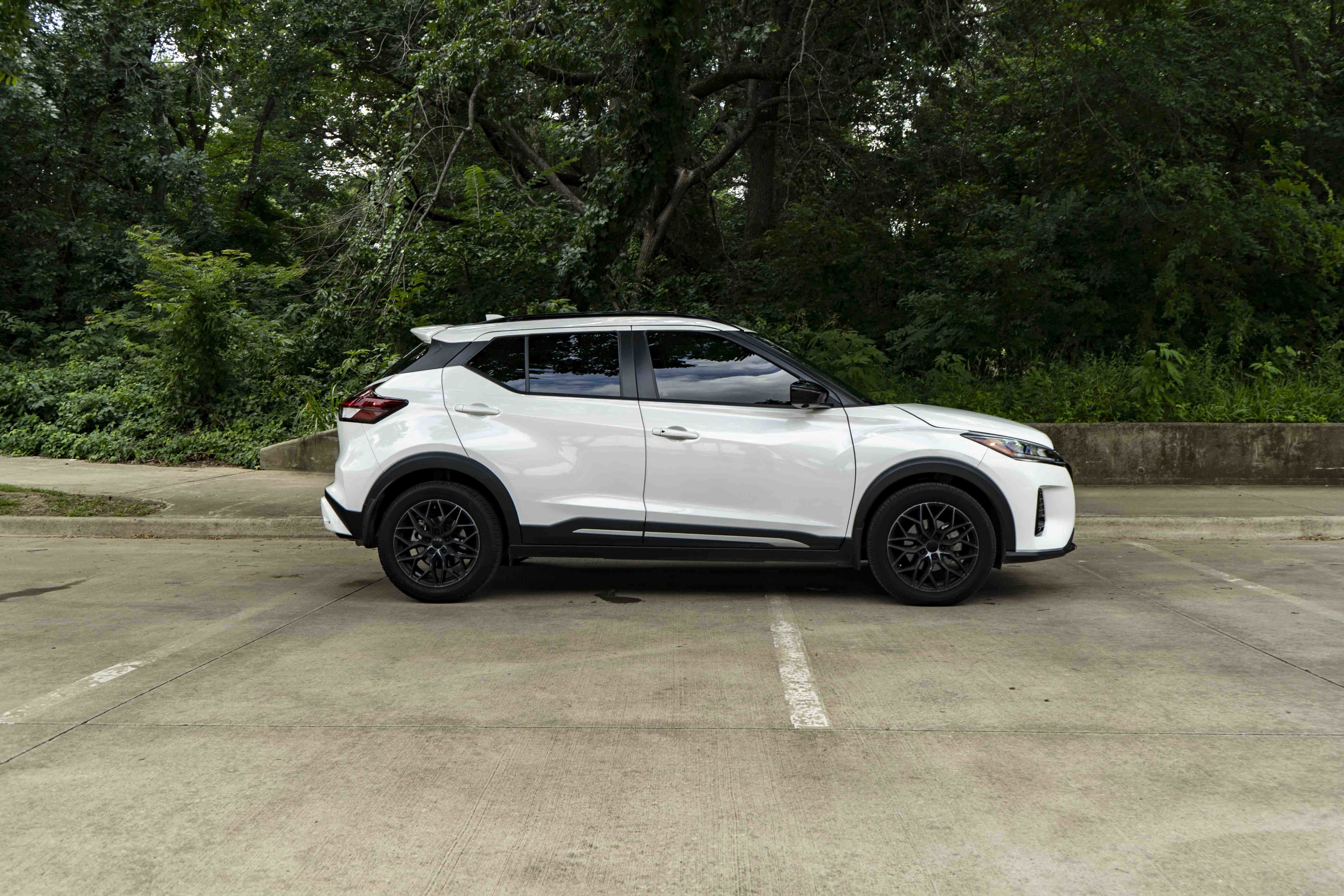 Used 2023 Nissan Kicks SR w/ SR Premium Package FWD image 10