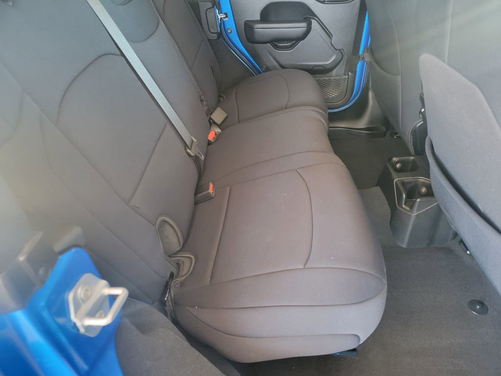 Used 2024 Jeep Wrangler Unlimited Rubicon w/ Technology Group image 17