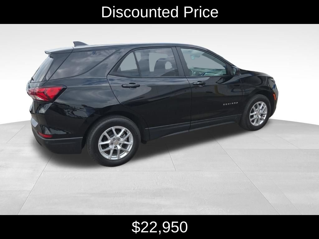 Used 2024 Chevrolet Equinox LS w/ LS Convenience Package FWD image 3