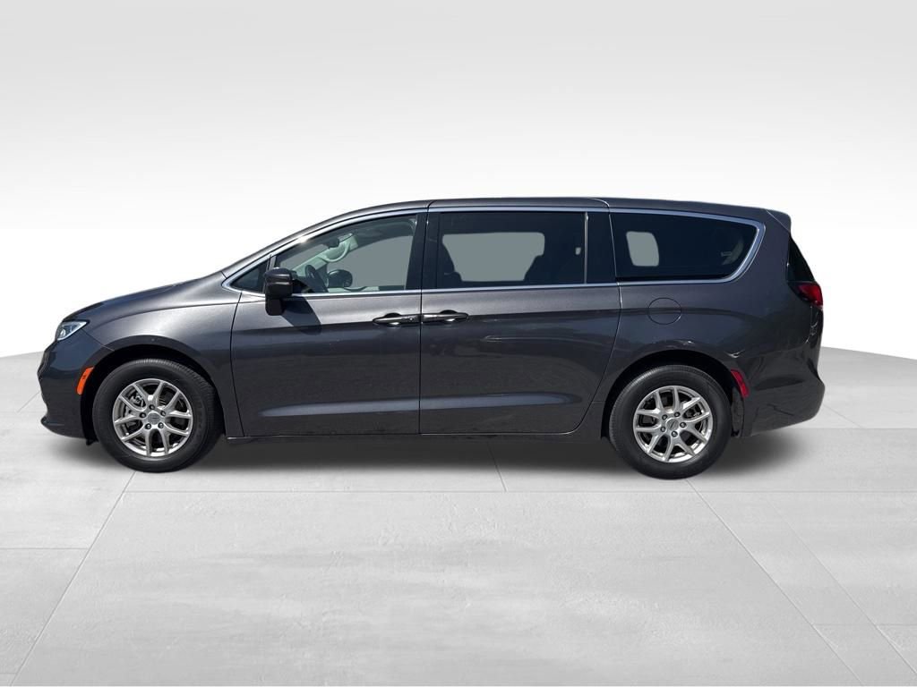 Used 2023 Chrysler Pacifica Touring-L FWD image 15