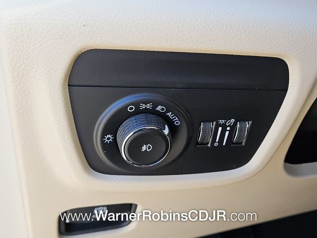 New 2025 Jeep Grand Cherokee Limited w/ Luxury Tech Group II image 28