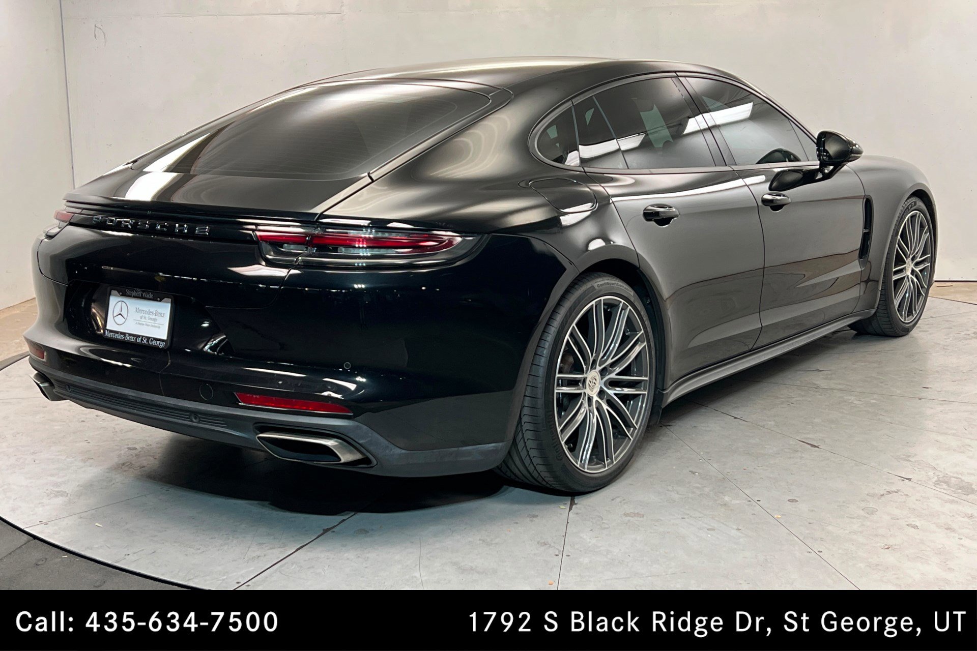 Used 2017 Porsche Panamera 4 AWD/4WD image 5